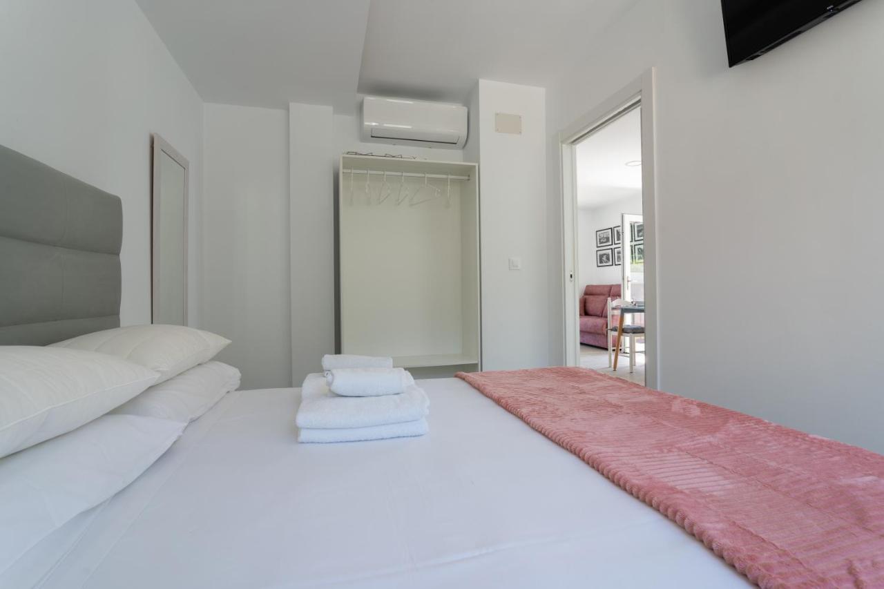 Solpor Galitrips - Apartamentos Corcubión Kültér fotó